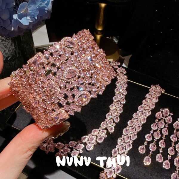 Jewelry Mozambique pink teardrop gemstone necklace, dazzling and magnificent teardrop zircon bracelet, earring set
